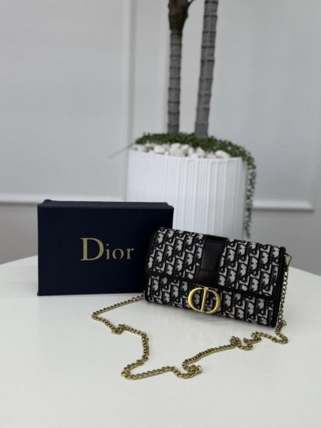 كلاتش - DIOR / شامل علبة